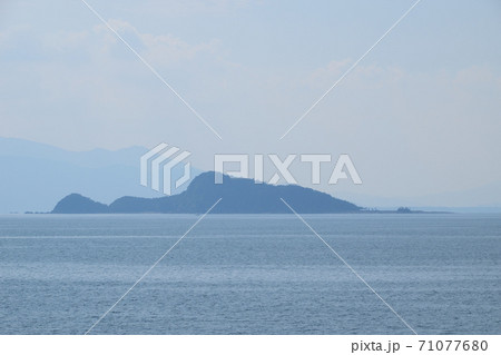 志布志湾に浮かぶ枇榔島 71077680
