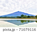 湖面に反射する山 71079116