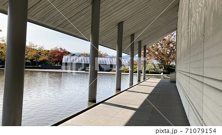 佐川美術館　入り口までの通路 71079154