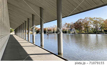 佐川美術館　入り口までの通路 71079155