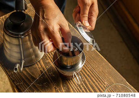 ベトナムコーヒー　How to brew Vietnamese coffee 71080548