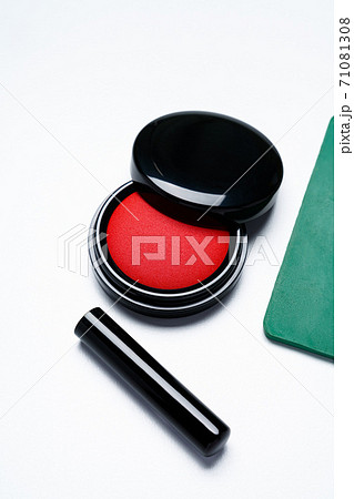 印鑑と朱肉 71081308