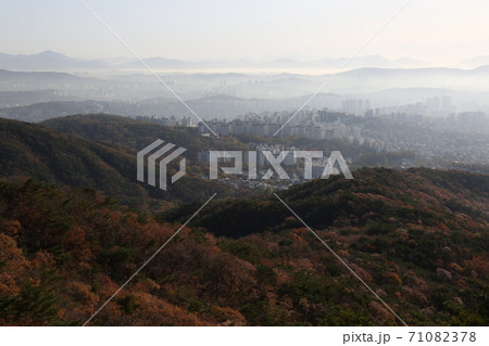 都市 都会 山 71082378