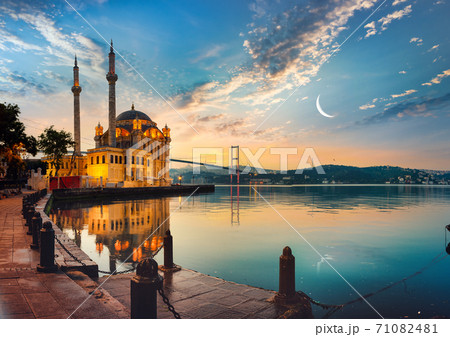 Mosque and Bosphorus bridge 71082481