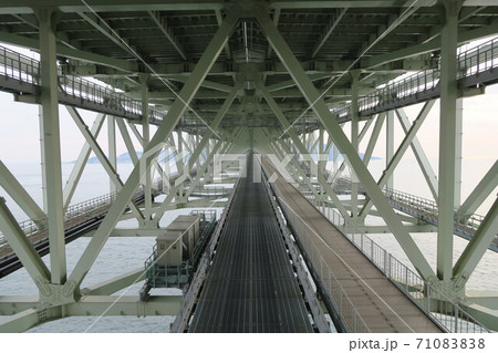 明石海峡大橋はその中も美しい! 明石海峡大橋はその中も美しい! 71083838