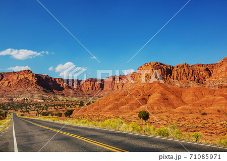 Road in prairie 71085971