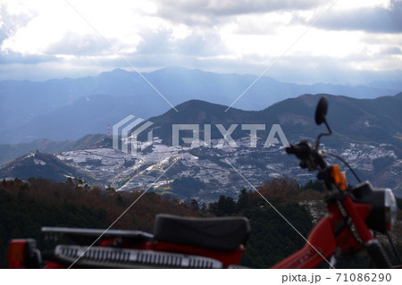 冬 和歌山県道61号から紀ノ川平野をのぞむ 冬 和歌山県道61号から紀ノ川平野をのぞむ 71086290