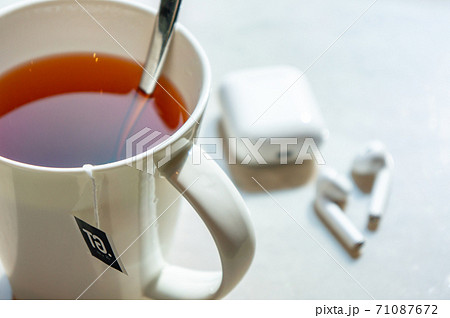 紅茶とイヤホン 71087672