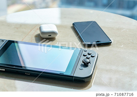 最新型ゲーム機 71087716