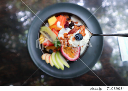 smoothie bowl, yogurt with fruit topping smoothie bowl, yogurt with fruit topping 71089084