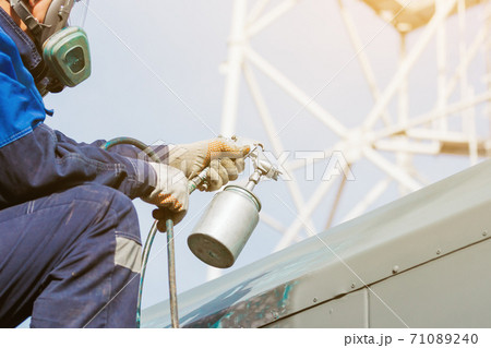 Industrial work. Priming of metal products from the compressor gun 71089240