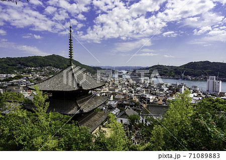 天寧寺三重塔と尾道の町並み　広島県尾道市 71089883