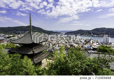天寧寺三重塔と尾道の町並み 広島県尾道市 天寧寺三重塔と尾道の町並み 広島県尾道市 71089888