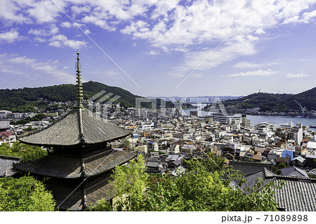 天寧寺三重塔と尾道の町並み　広島県尾道市 71089898