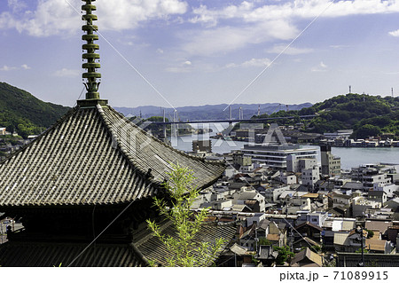 天寧寺三重塔と尾道の町並み　広島県尾道市 71089915