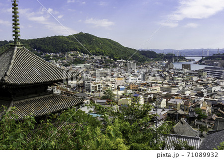 天寧寺三重塔と尾道の町並み　広島県尾道市 71089932