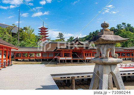 安芸の宮島 厳島神社 美しい境内風景 安芸の宮島 厳島神社 美しい境内風景 71090244