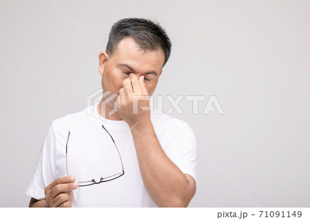 Eye irritation concept 71091149