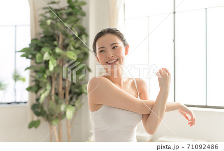 美しい女性 美しい女性 71092486