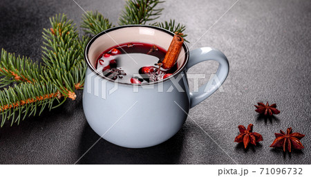 Hot mulled wine for winter and Christmas with various spices 71096732