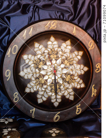 Example of Mother of Pearl inlays 71099074