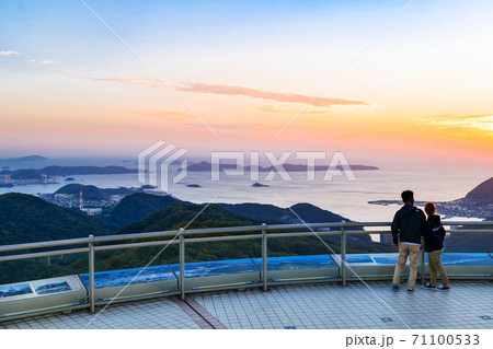 稲佐山から眺める長崎湾　夕景 71100533