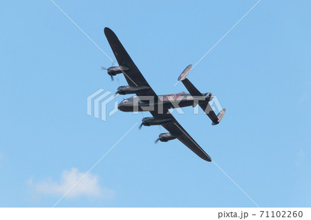 イギリス空軍ランカスターB Mk.I右旋回 71102260
