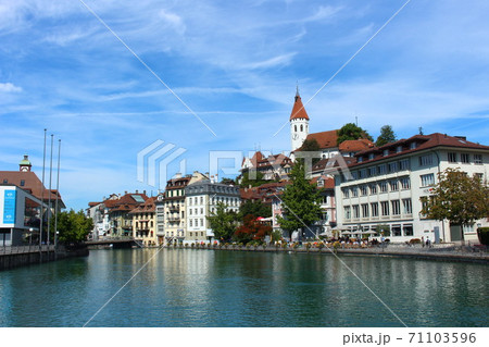 スイスで美しい自然風景 スイスで美しい自然風景 71103596