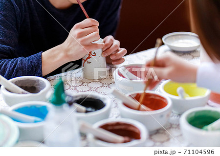 陶器の絵付け体験ワークショップ 71104596