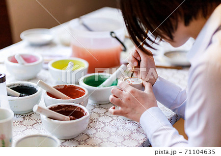 陶器の絵付け体験ワークショップ 71104635