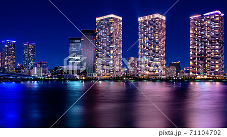 東京 晴海周辺の高層マンション夜景 東京 晴海周辺の高層マンション夜景 71104702