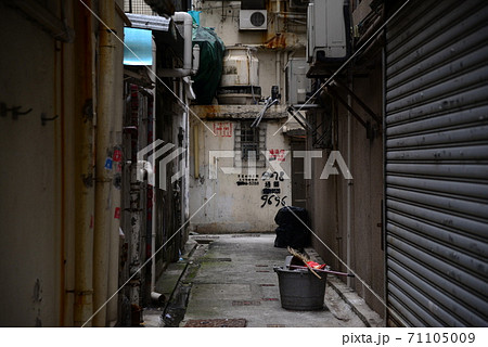 裏路地行き止まりの写真素材