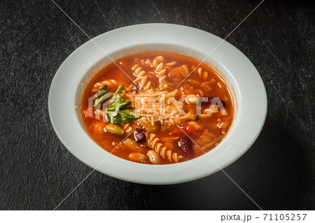 スープパスタ　Italian twisted pasta vegetable soup 71105257