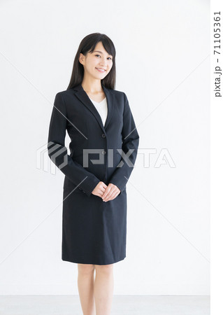 笑顔の女性　ビジネス 71105361