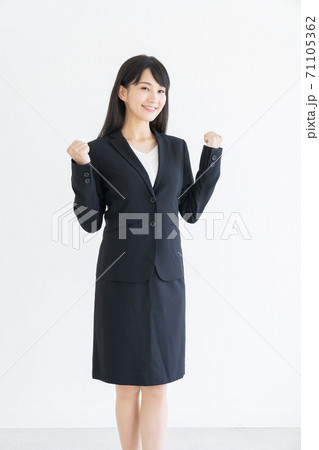 笑顔の女性　ビジネス 71105362
