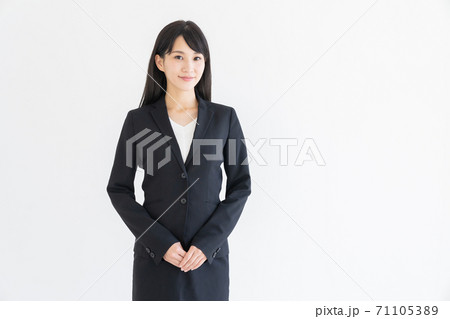 笑顔の女性　ビジネス 71105389