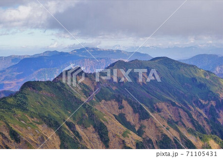 裏岩菅山からの烏帽子岳と苗場山 裏岩菅山からの烏帽子岳と苗場山 71105431
