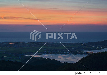 《鳥取県》羽衣石山の展望台から眺める風景 《鳥取県》羽衣石山の展望台から眺める風景 71110485