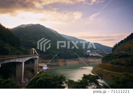 奈良県川上村 白屋橋から見たおおたき龍神湖 奈良県川上村 白屋橋から見たおおたき龍神湖 71111221