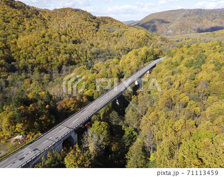 北海道 赤井川周辺の紅葉(空撮) 北海道 赤井川周辺の紅葉(空撮) 71113459