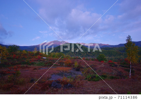 乗鞍高原偲ぶの池の絶景紅葉 乗鞍高原偲ぶの池の絶景紅葉 71114386