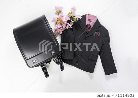 入学式（黒いランドセルと男の子のスーツ） 71114903