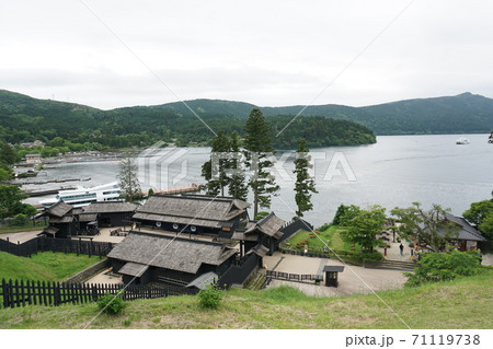 箱根関所から見る芦ノ湖 71119738