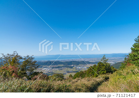 伊吹山の2合目〜3合目の登山道からの景色 伊吹山の2合目〜3合目の登山道からの景色 71121417