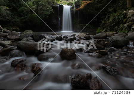 南島原の鮎帰りの滝・秋 71124583