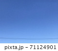 晴れた大空の写真 71124901
