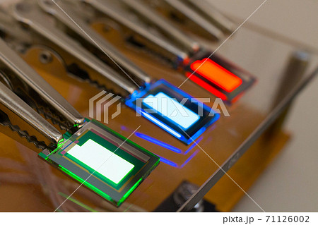 Checking turn on small RGB oled display on a probe station 71126002