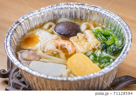 関西風だしの鍋焼きうどん_2 71128594