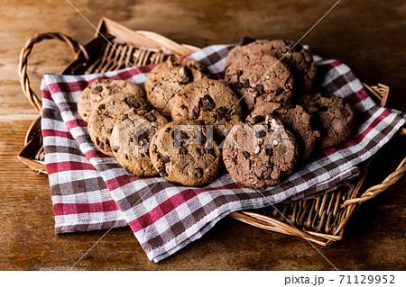 チョコチップクッキー 71129952