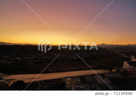 <群馬県>高崎市庁舎展望ロビーからの夕景 <群馬県>高崎市庁舎展望ロビーからの夕景 71130990